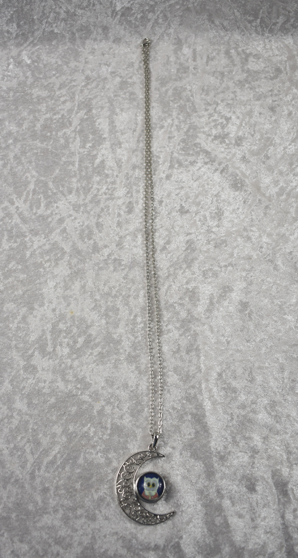 Filigree Moon Necklace - Image 3