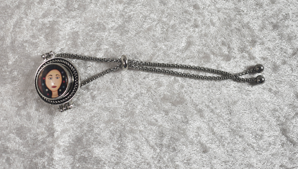 Metal Twisted Bracelet - Image 3